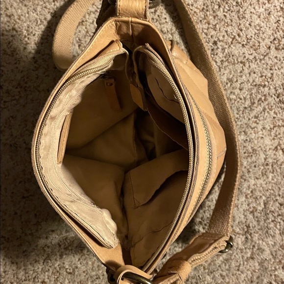 Lucky Brand Leather Crossbody Bag like new barely used - Picture 5 of 5